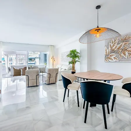 Apartment In Puerto Marina With Sea Views, First Line, Benalmadena